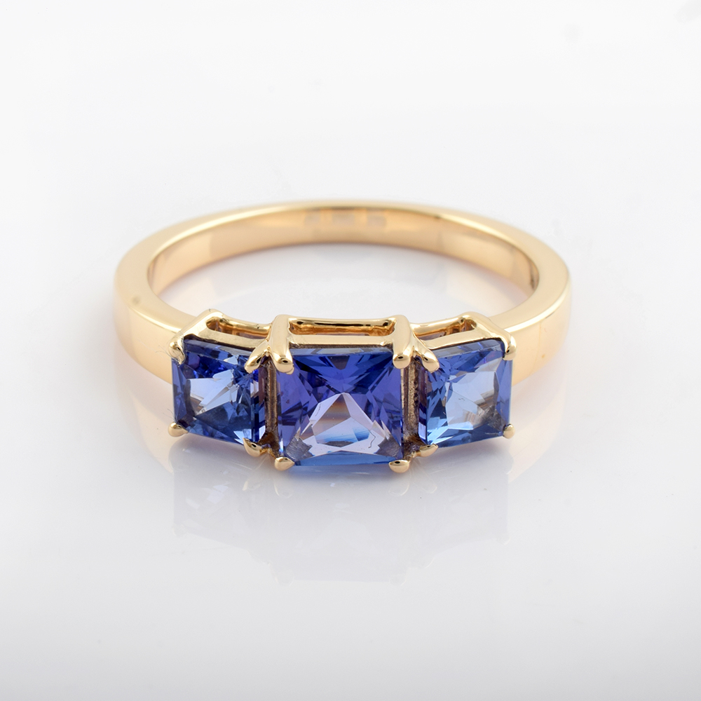 Luxurious Yellow Gold Tanzanite Ring