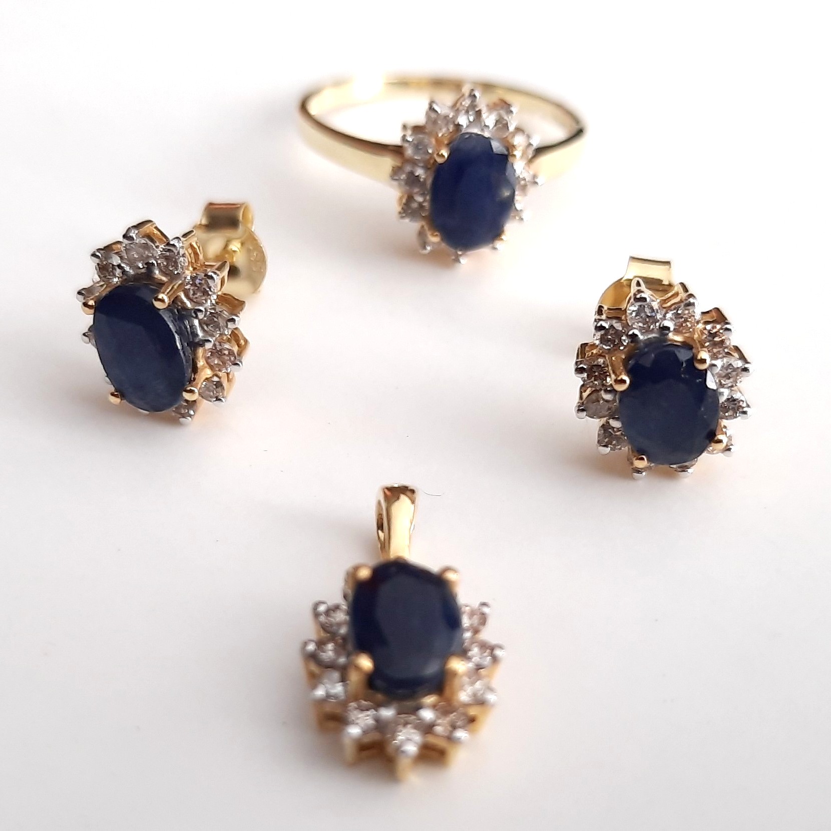 Beautiful Blue Sapphire Complete Set