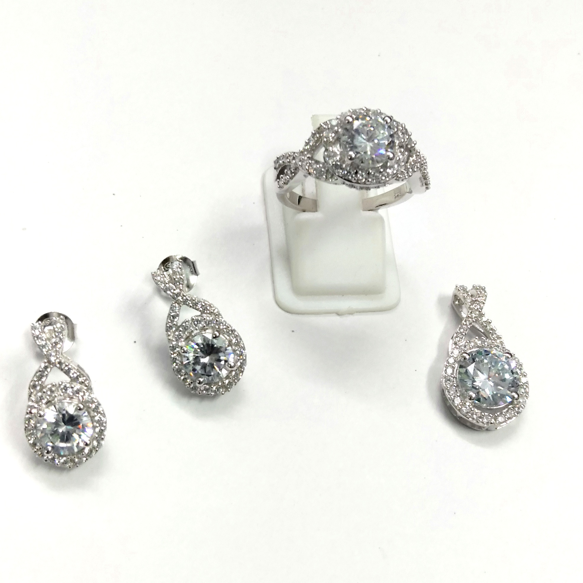 Amazing Lab Grown Aquamarine Set in 925 Silver