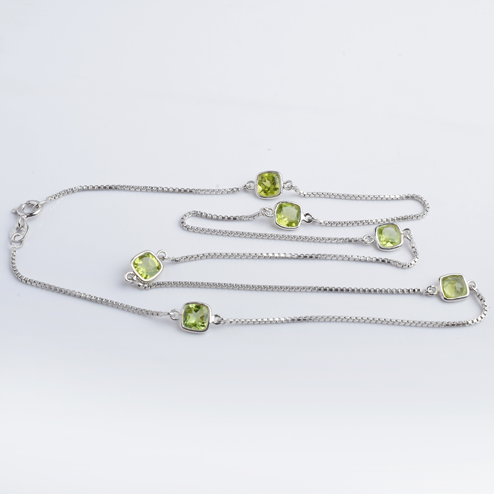 Latest Designs of Attractive Silver Necklaces with Peridot